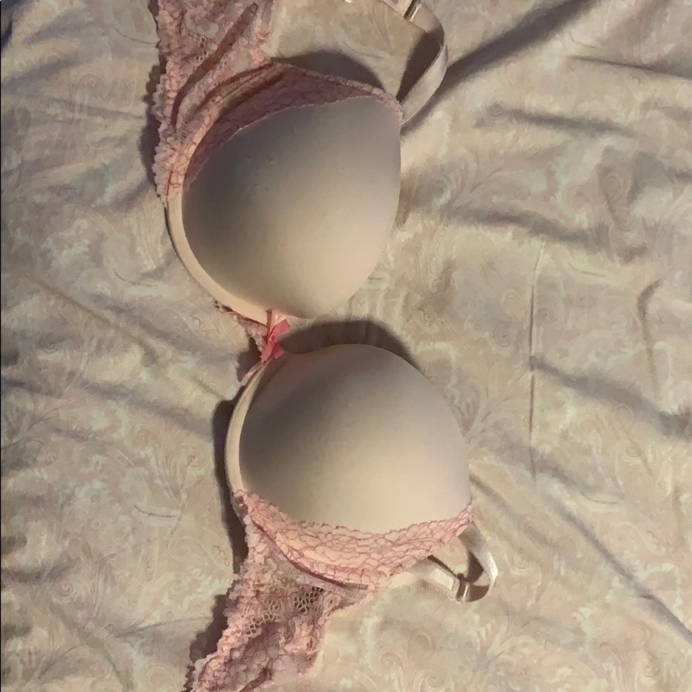 32 DD Light pink Victoria’s Secret bra